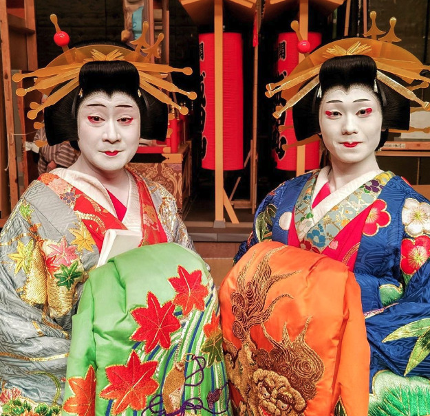 女形の市川團子と市川中車の画像